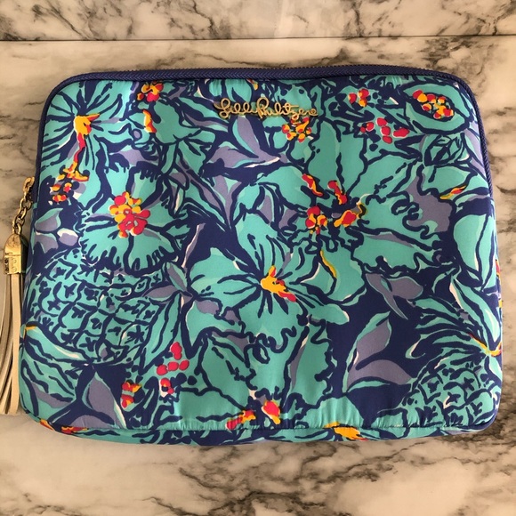 Lilly Pulitzer iPad Tablet/Clutch - Picture 2 of 6
